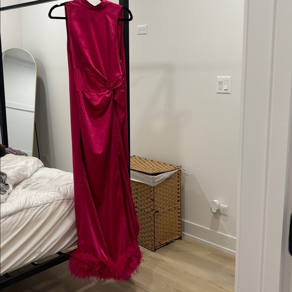 Elegant Pink Sleeveless Gown with Feather Hem